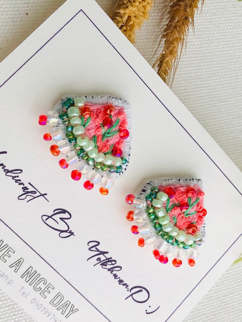 花痴图案耳环 可爱的手工刺绣耳环。 - 耳环/耳夹 - 绣线 紫色