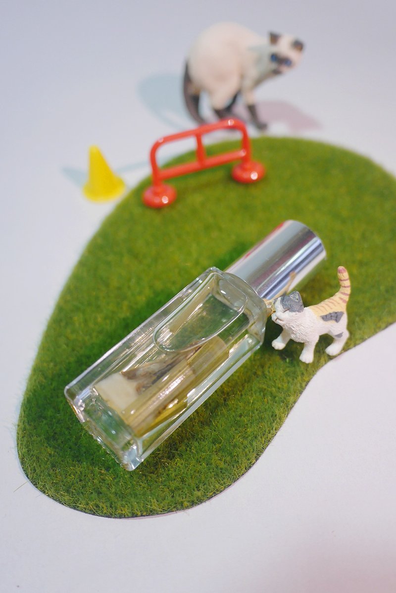 【猫咪恋人】疗愈 肉球 猫奴专用 柑橘 麝香 鼠尾草 精油 10g - 香薰/精油/线香 - 植物．花 黄色