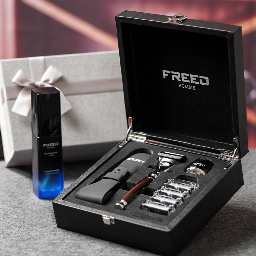 【FREED】Pinkoi 独家四件组刮胡刀礼盒 刻字 毕业礼物 - 男性清洁护肤品 - 其他金属 咖啡色