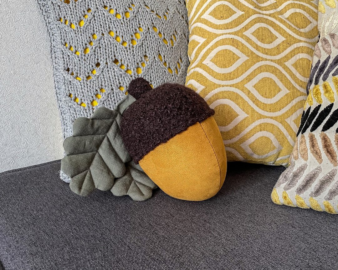 Large acorn, Dimensional acorn pillow, Woodland decor cushion, Harvest decor - 玩偶/公仔 - 聚酯纤维 橘色