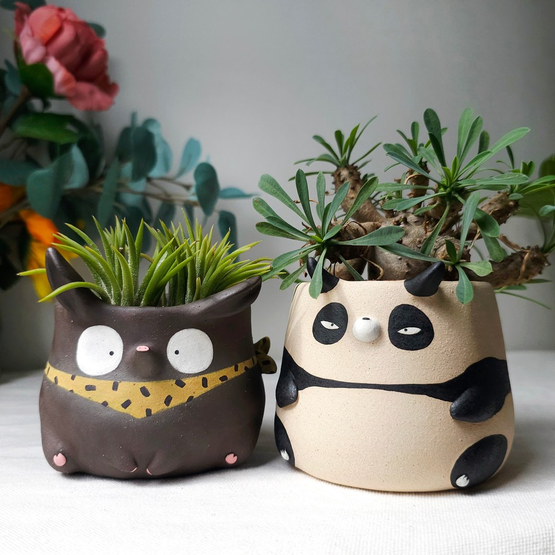 Set of 2, Black pig and Panda planters (P chan and Genma). - 植栽/盆栽 - 陶 