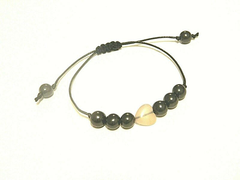 Shungite bracelet, heart beaded bracelet, black beads macrame - 手链/手环 - 石头 黑色
