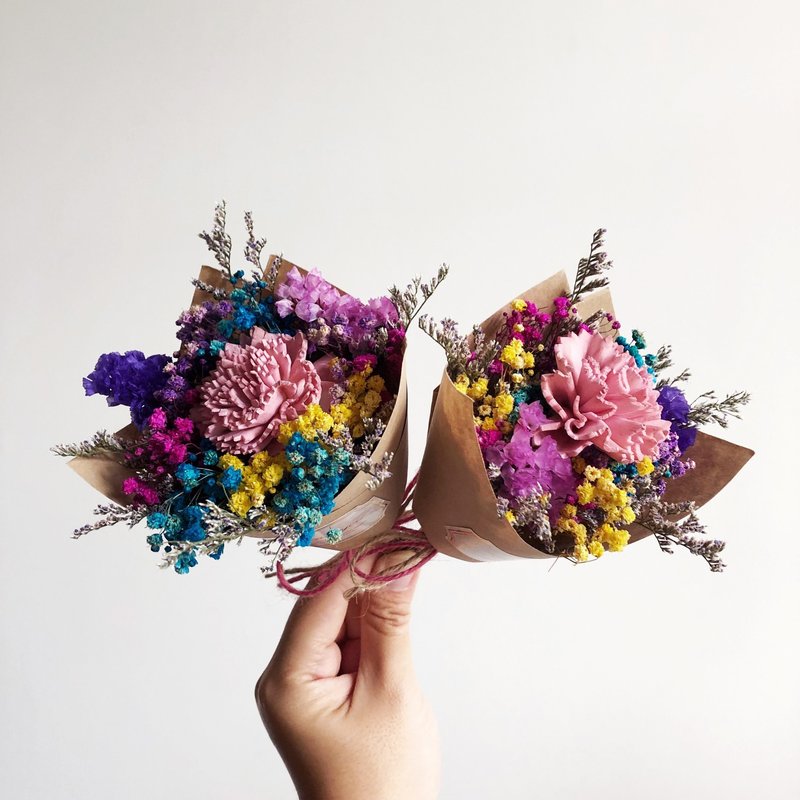 毕业花束 粉红木玫瑰加七彩满天星迷你干花束 生日花束 圣诞礼物 - 干燥花/捧花 - 植物．花 多色