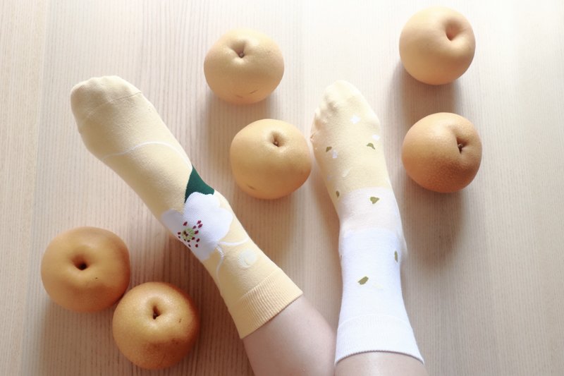 圣诞礼物【水梨花果袜】对称/不对称袜 纯真│想你的心不曾远离 - 袜子 - 棉．麻 