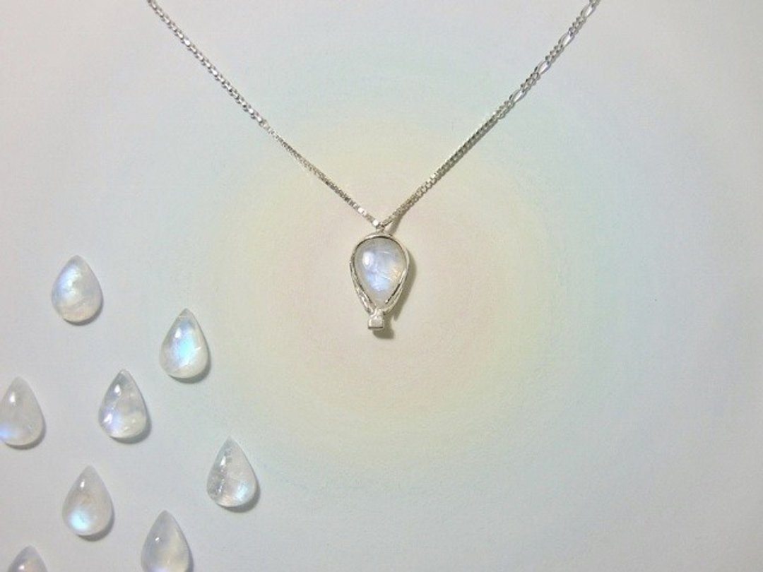 sky-blue balloon --- light flight ( rainbow moonstone white labradorite ) - 项链 - 宝石 蓝色