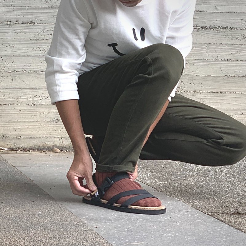 快速出货|简约凉感软木罗马可调整式织带凉鞋 超材质轻可碰水黑色 - 男女凉鞋 - 棉．麻 黑色