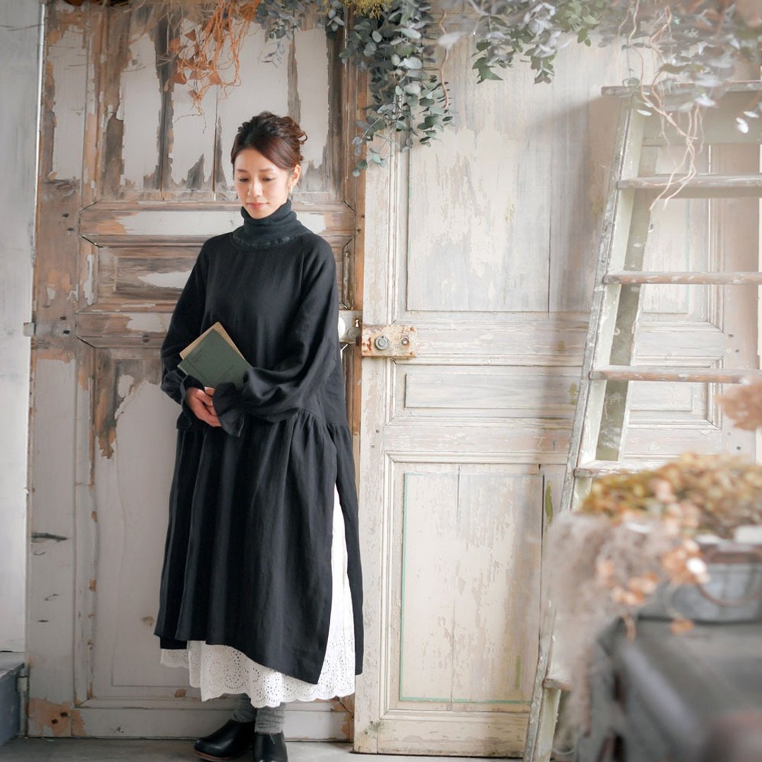 Linen 100percent fluffy sleeve apron dress black - 洋装/连衣裙 - 棉．麻 黑色