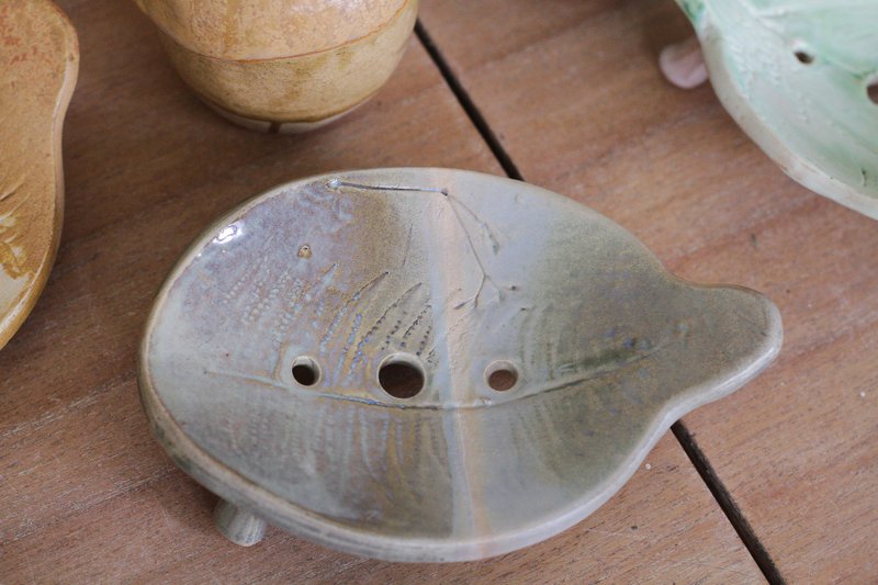 圣诞礼物 纯手捏陶瓷皂盘(蕨类压纹) - 香薰/精油/线香 - 陶 蓝色