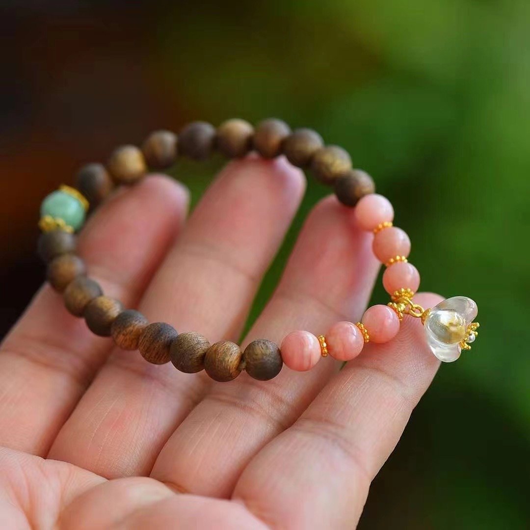 天然沈香珠/沉香珠 粉澳宝白水晶桂花设计手串手持f - 手链/手环 - 木头 咖啡色