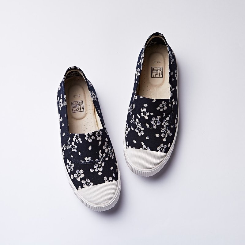  菓菓日 | 靛黑碎花花布鞋.经典入门.弹性松紧设计.墨色.即将绝版 - 女款休闲鞋 - 棉．麻 黑色