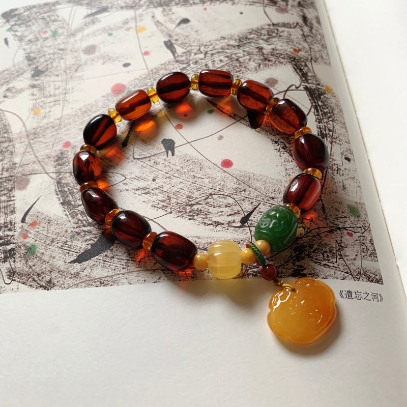 溪桥柳细。天然血珀9mm手链 金珀蜜珠 蜜蜡锁 碧玉雕花珠平安如意 - 手链/手环 - 其他材质 咖啡色