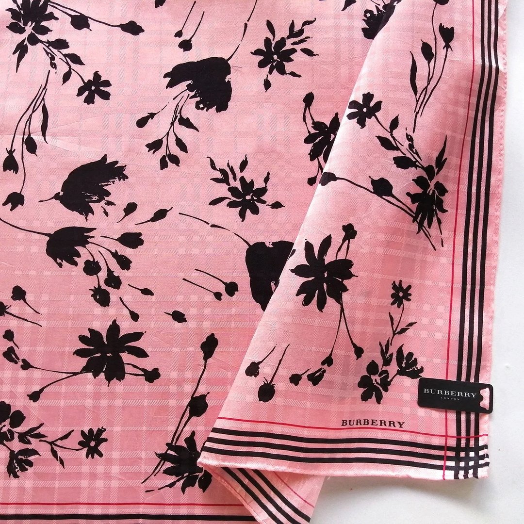Burberry Vintage Handkerchief Black Floral on Pink Cotton Silk 23 x 23 inches - 丝巾 - 棉．麻 粉红色