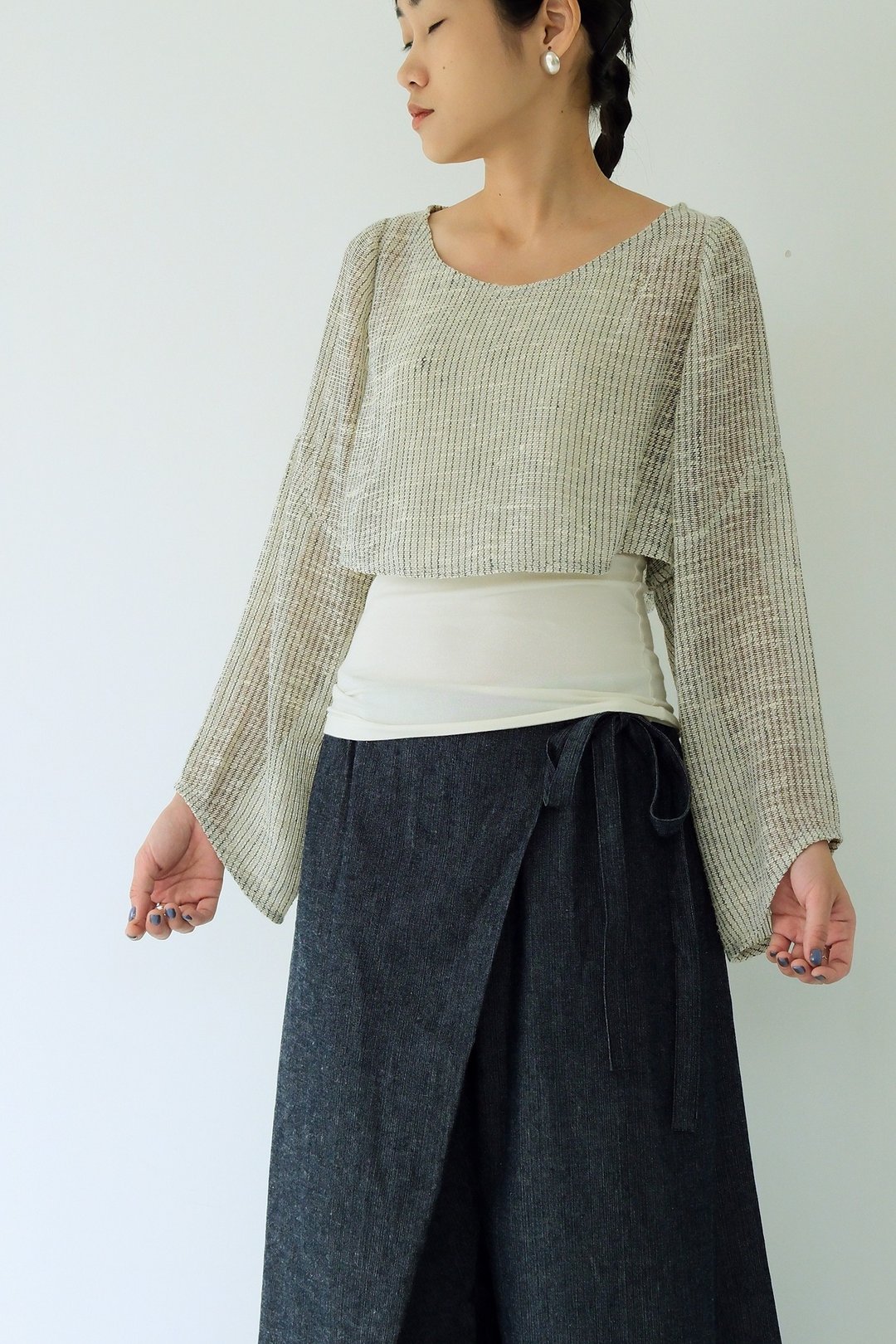川 衣 WEAR BEING 短版袖口弧型剪裁丝棉上衣  网状米灰蓝 - 女装上衣 - 棉 