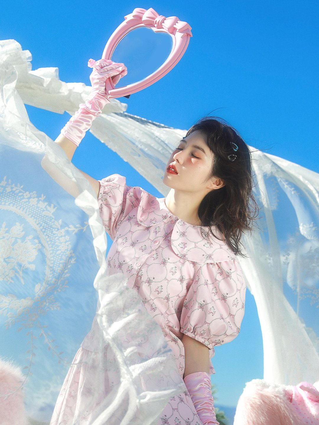 Meugler牛稠岛 狗狗选美 粉色珍珠印花泡泡袖短款半袖衬衫 - 女装上衣 - 棉．麻 粉红色