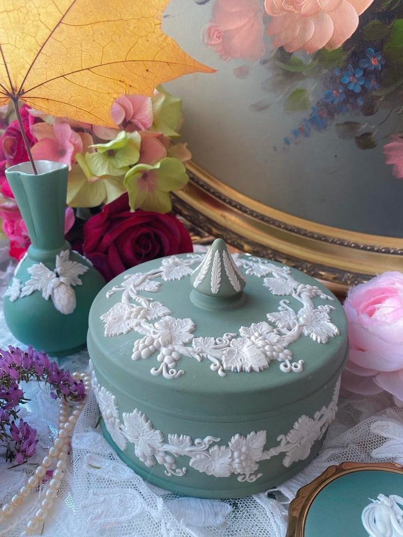 英国骨瓷Wedgwood jasper 绿色碧玉浮雕葡萄藤大尺寸珠宝盒 - 收纳用品 - 其他材质 绿色