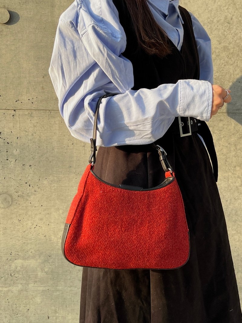 | RARE TO GO 中古 | Coach暗红色尼毛侧背包 腋下包 | VINTAGE - 手提包/手提袋 - 其他材质 红色