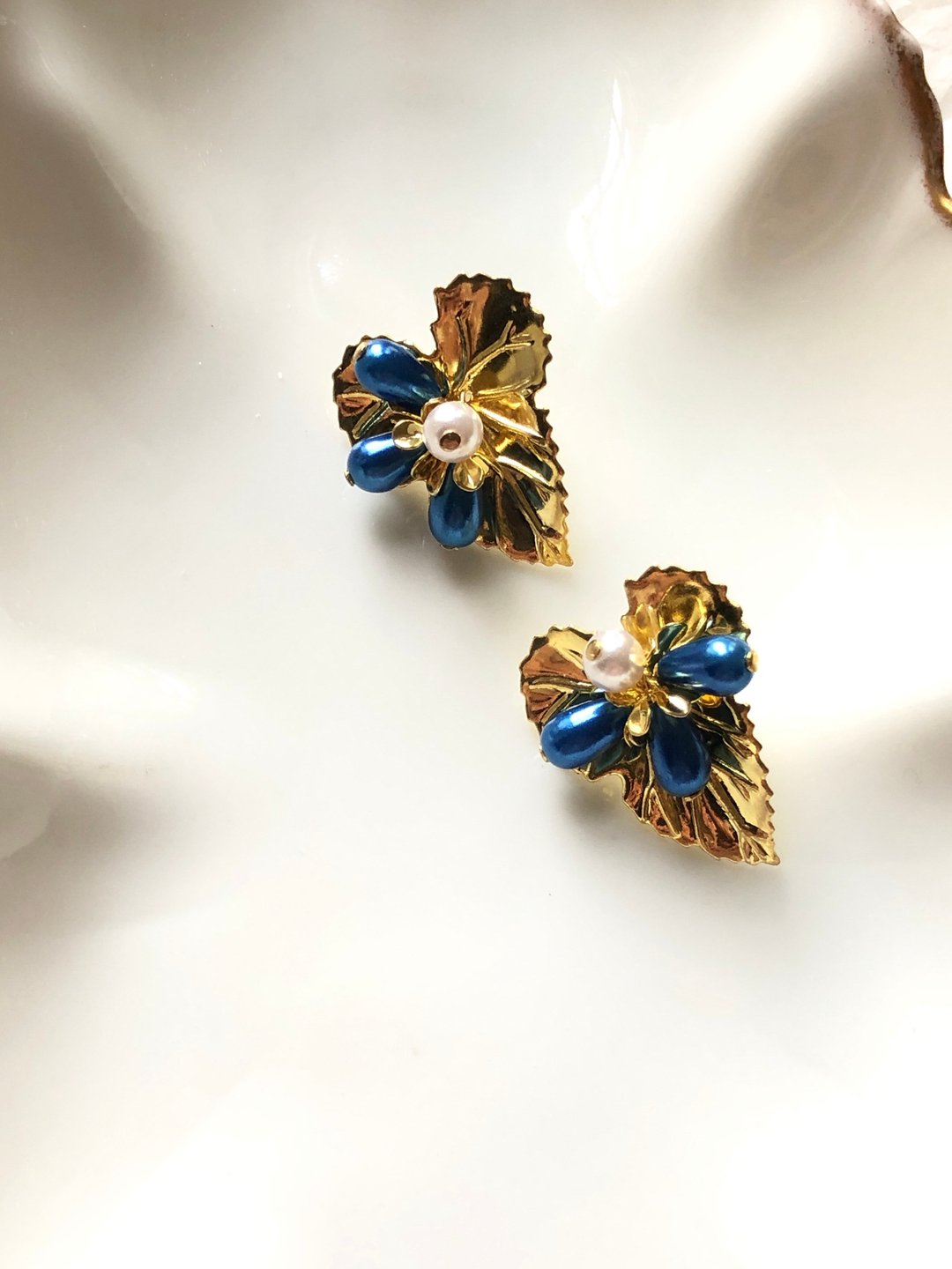 Vintage Floral Blue Beads Gold Statement Earrings - 耳环/耳夹 - 贵金属 金色