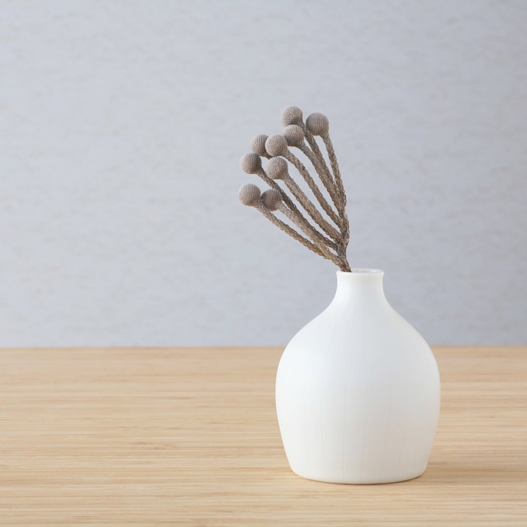 Small white pottery flower vase - 花瓶/陶器 - 瓷 白色