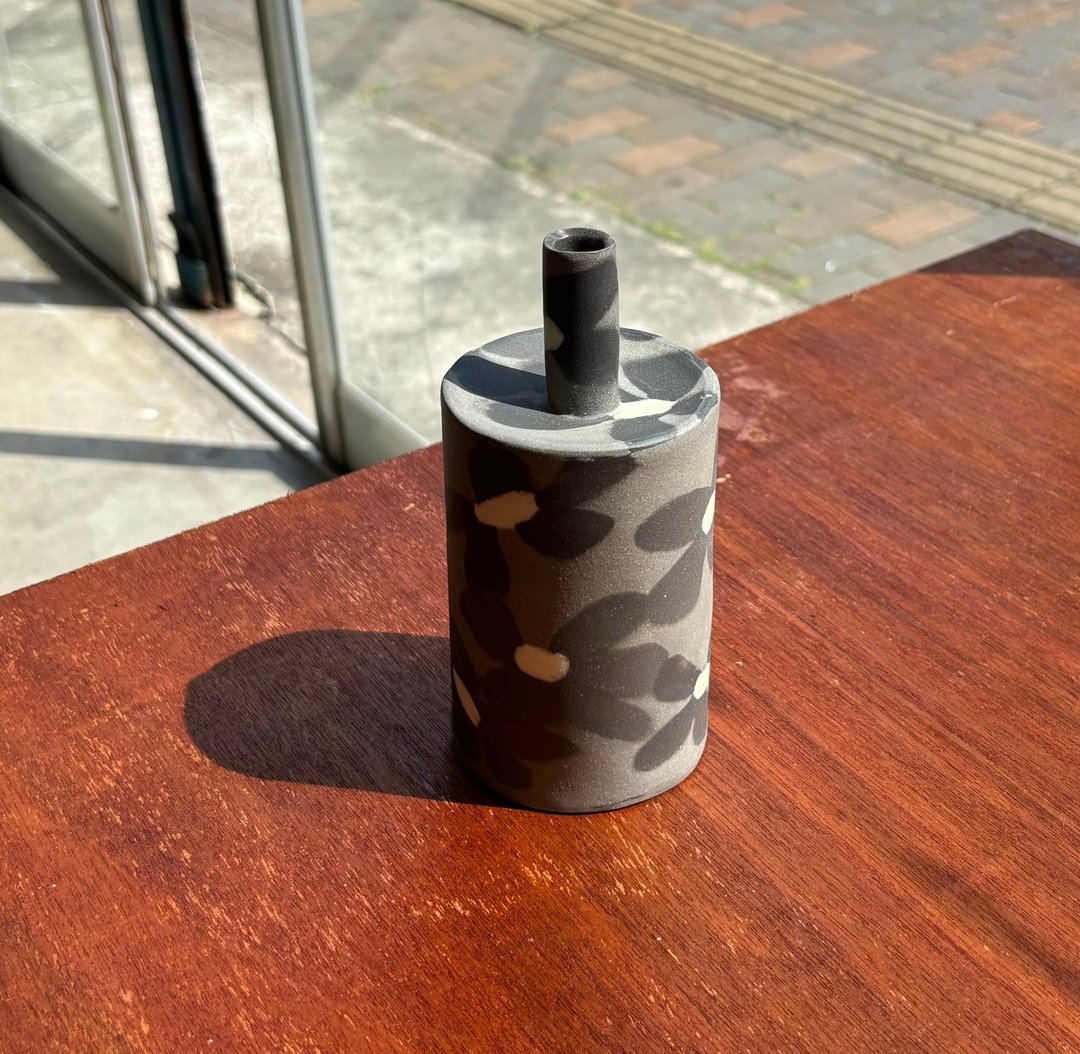 Takeo Vessel Project - 日本黑土系列窄口花器 - 花瓶/陶器 - 陶 