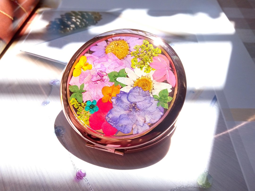 Annys workshop 押花饰品,  美魔女的化妆镜, 缤纷玫瑰金 - 彩妆刷具/镜子/梳子 - 其他金属 多色