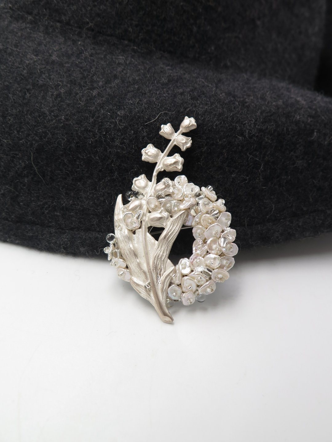 【Pinkoi 线下活动预购商品】COLE COOL手工钉巴洛克淡水珍珠胸针 - 胸针 - 珍珠 白色
