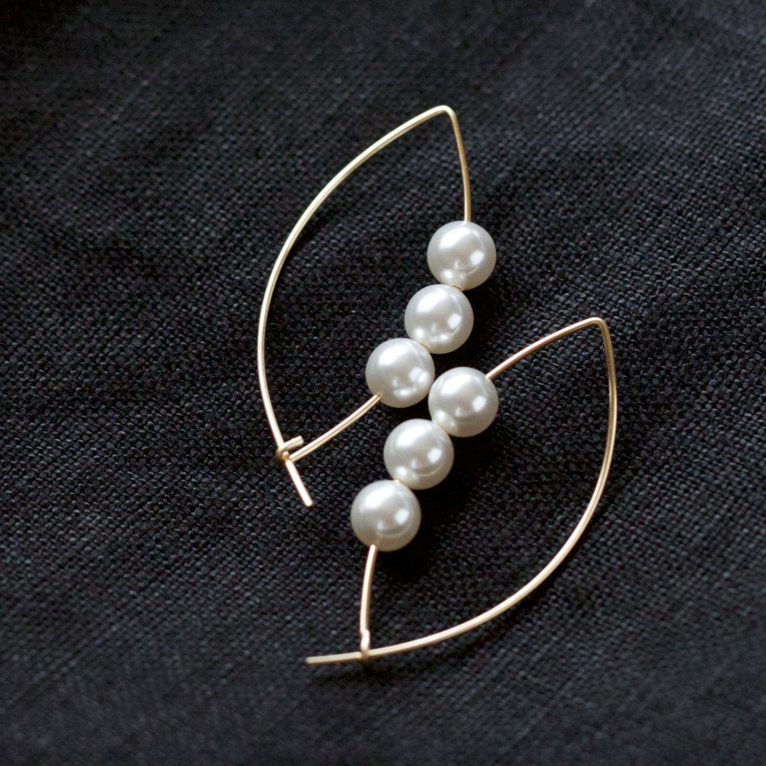 14kgf Swarovski Pearl Marquise Pin Pierced Earrings - 耳环/耳夹 - 其他金属 白色