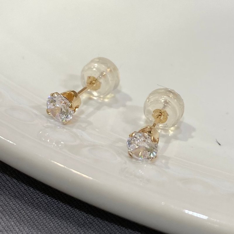 【K14 GOLD CUBIC ZILCONIA】14K 金 4mm 锆石 耳环 14KP2 四月诞生石【SOLID GOLD】 - 耳环/耳夹 - 其他金属 金色