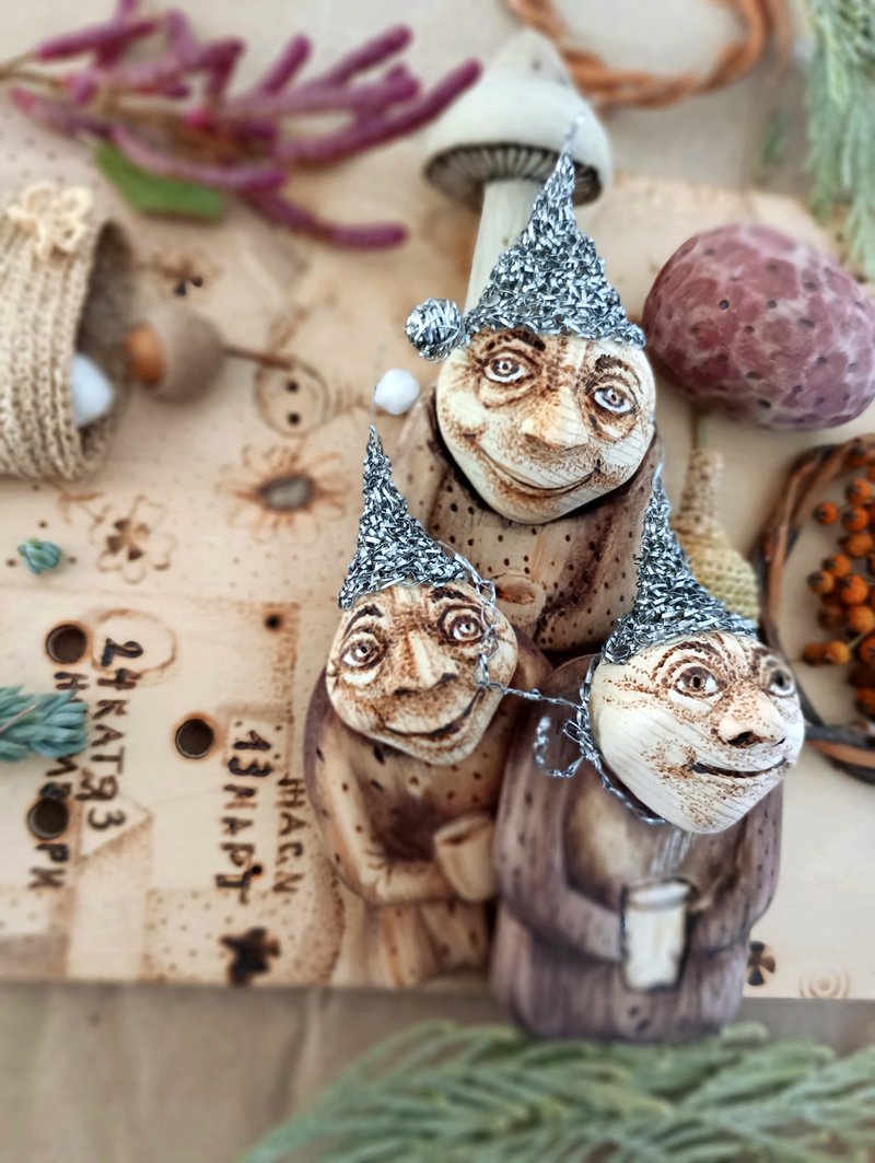 用木头手工雕刻的圣诞矮装饰品 - 摆饰 - 木头 咖啡色