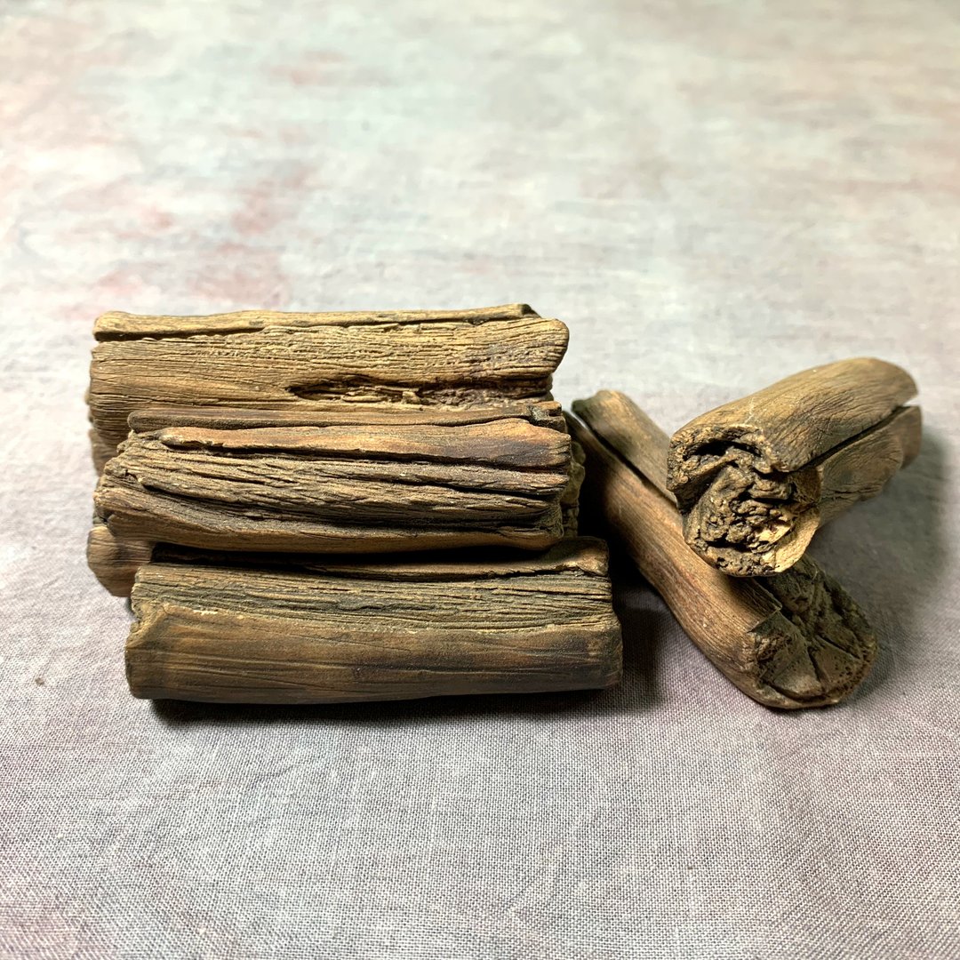 益子做陶系列 仿木名片座 / 手捏陶作品 居家小物 名片架 摆饰 - 名片架/名片座 - 陶 咖啡色