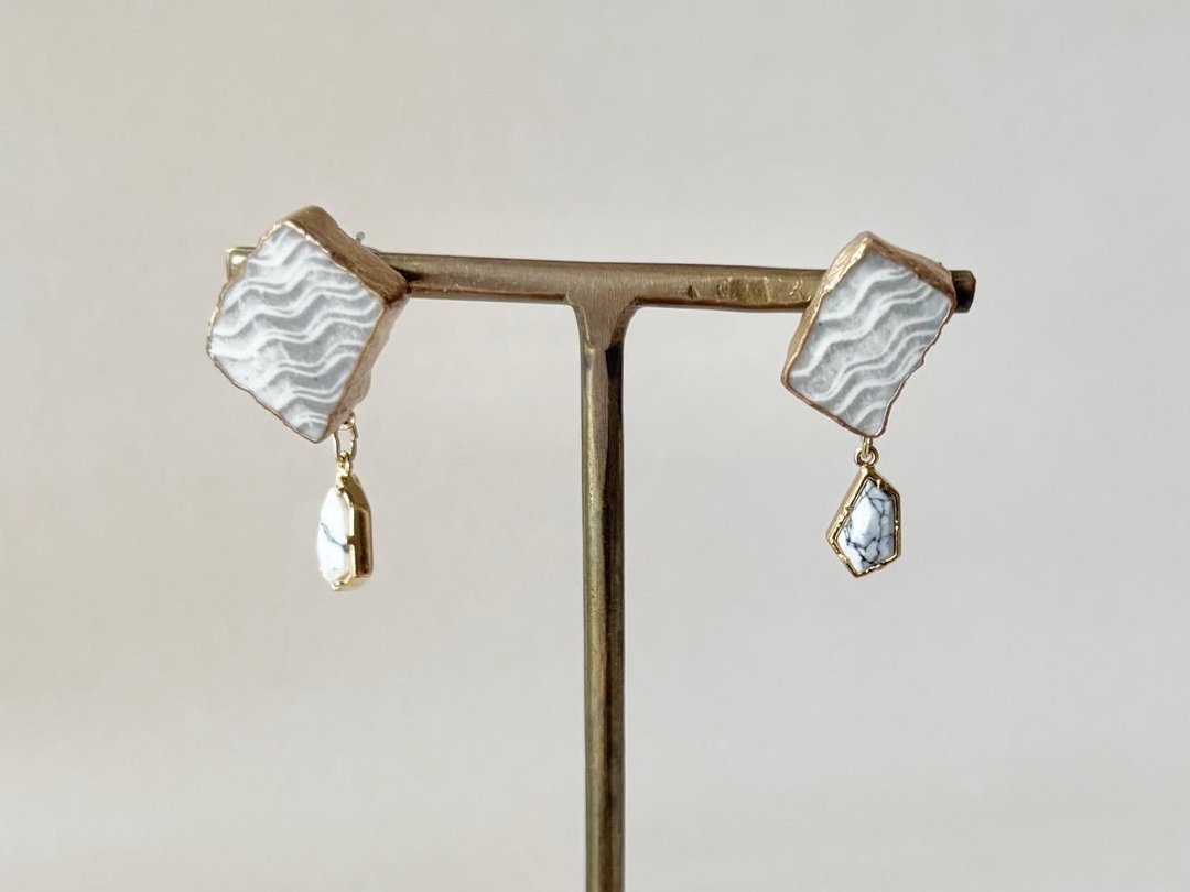 京烧 金继 医疗级不锈钢耳针 灰色 Howlite 天然石 摇曳 传统工艺 No.575 - 耳环/耳夹 - 陶 灰色