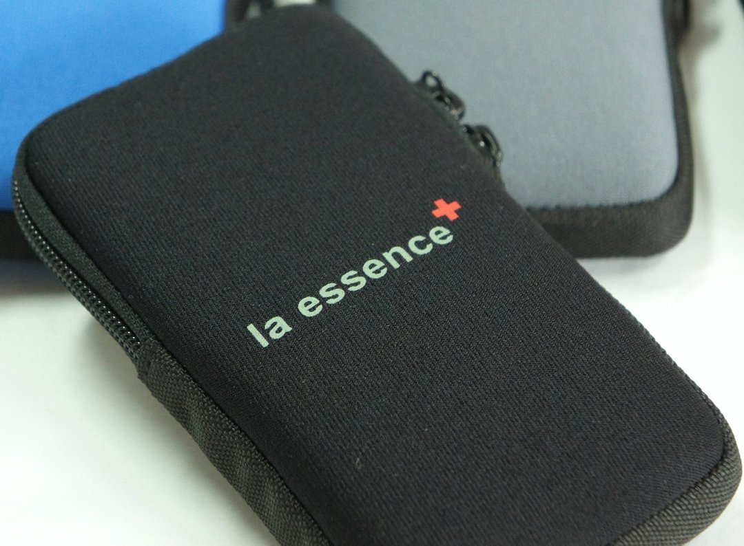 la essence台湾精品制造LE-9805M iPhone SE 5寸手机袋 潜水衣布 - 手机壳/手机套 - 防水材质 