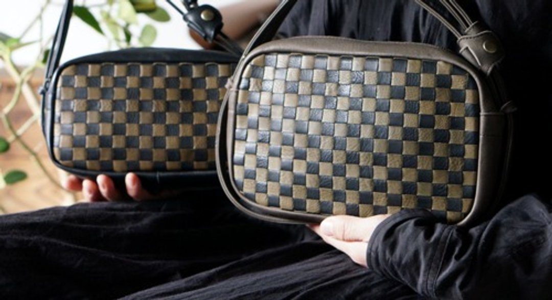 Italian checkered pattern intrecciato mosaic # 2WAY function Pochette L size ◎ With interior key chain: Pocket function is substantial. - 侧背包/斜挎包 - 真皮 