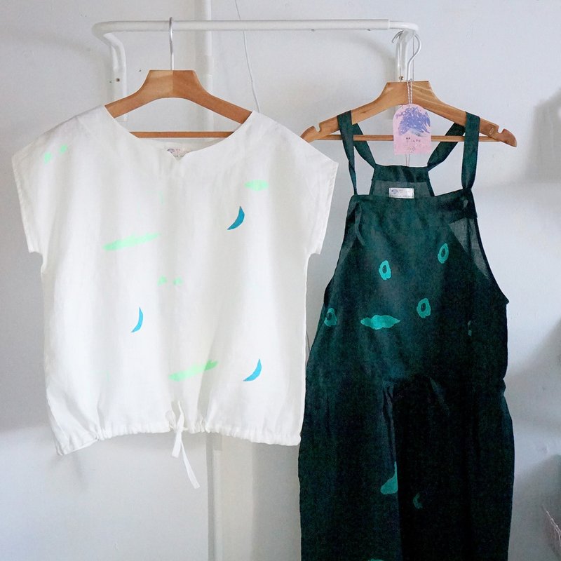 心里的海 / 月亮波浪白色亚麻透气抽绳绑带小v领上衣 - 女装上衣 - 棉．麻 白色