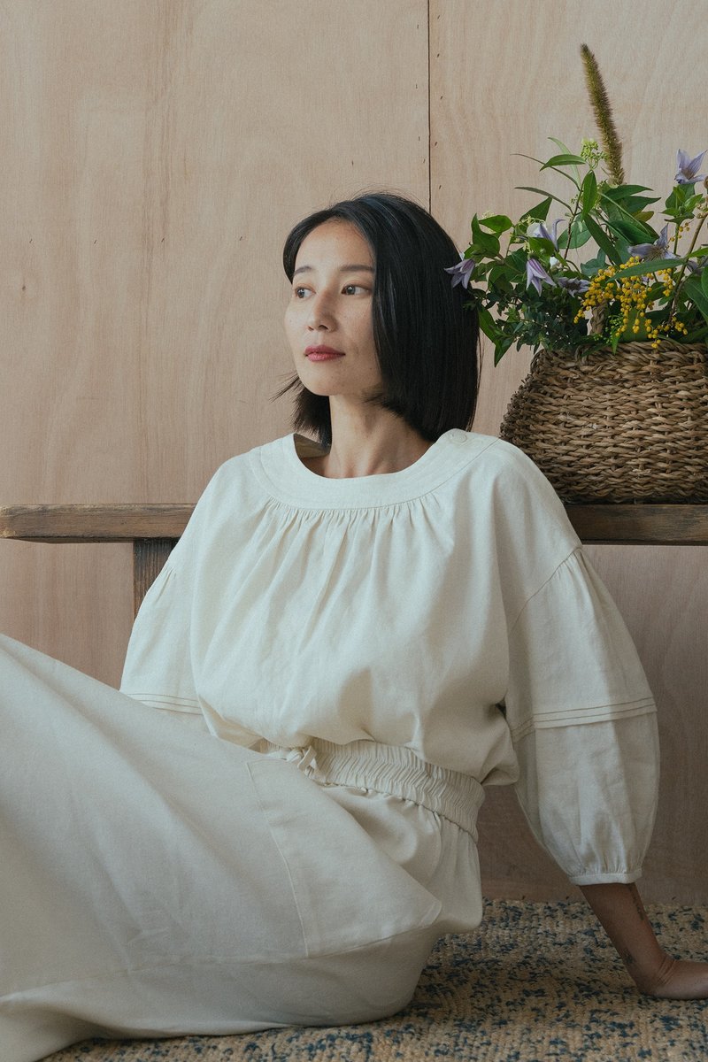 REMI 棉麻针折七分抛袖上衣 - 女装上衣 - 棉．麻 白色