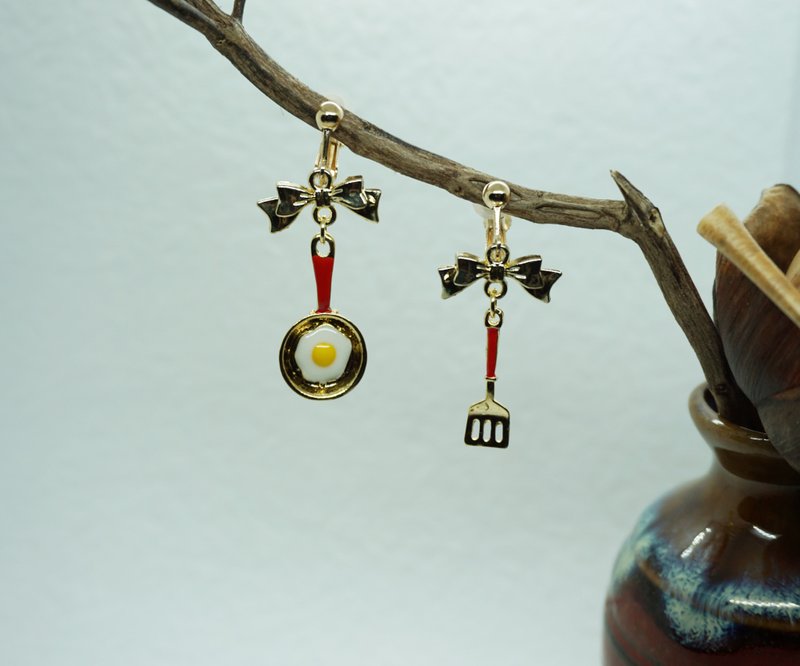 飞机耳 / 原创耳饰 /【爱情似煎荷包蛋】/ 黄铜镀金 (非合金) - 耳环/耳夹 - 铜/黄铜 