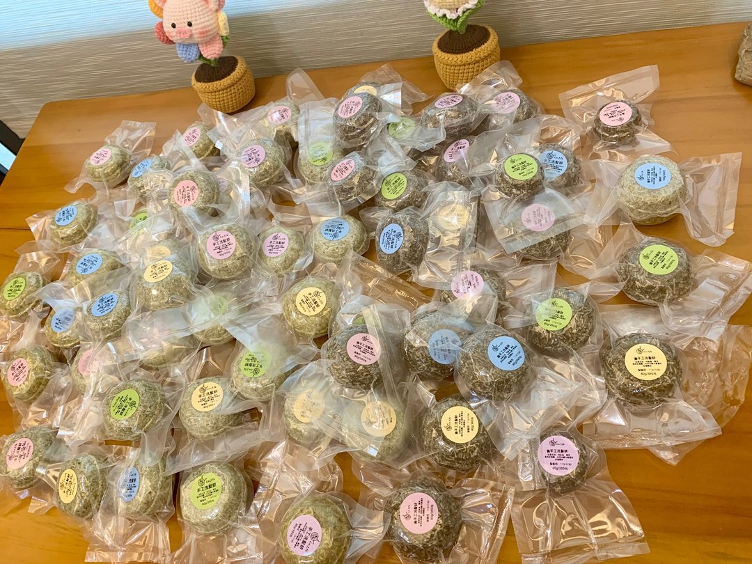 柔顺蓬松手工洗发饼。。80g/个 草本+复方精油/玫瑰精油 - 香薰/精油/线香 - 浓缩/萃取物 