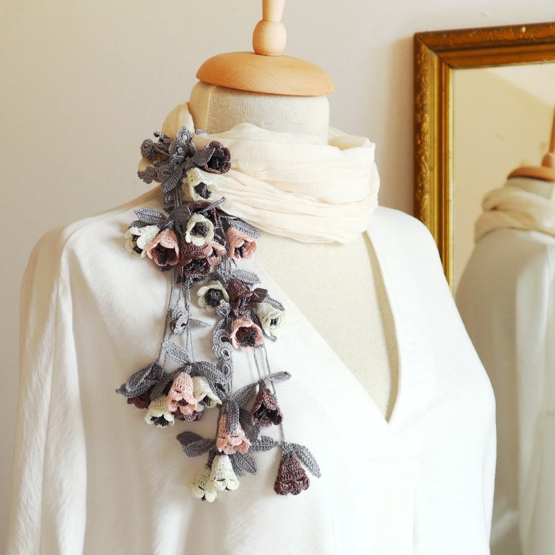 OYA crochet Flower shawl - Bouquet-  White & Silver - 丝巾 - 棉 白色