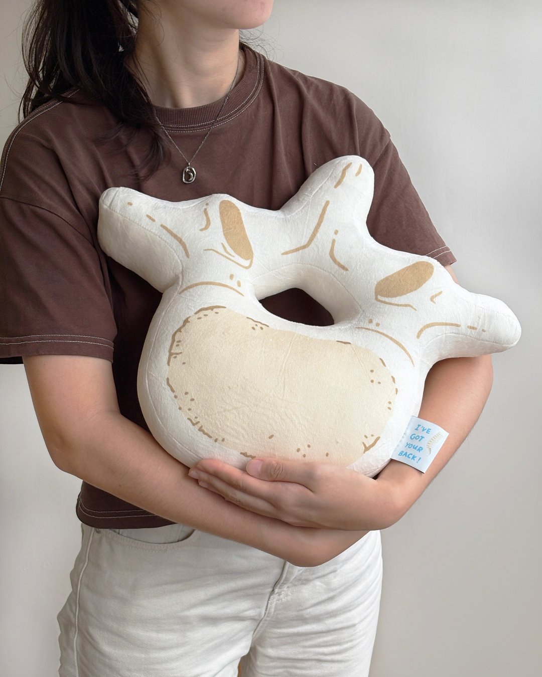 为你撑腰 / 腰椎抱枕 Lumbar Vertebra Cushion - 枕头/抱枕 - 其他人造纤维 卡其色