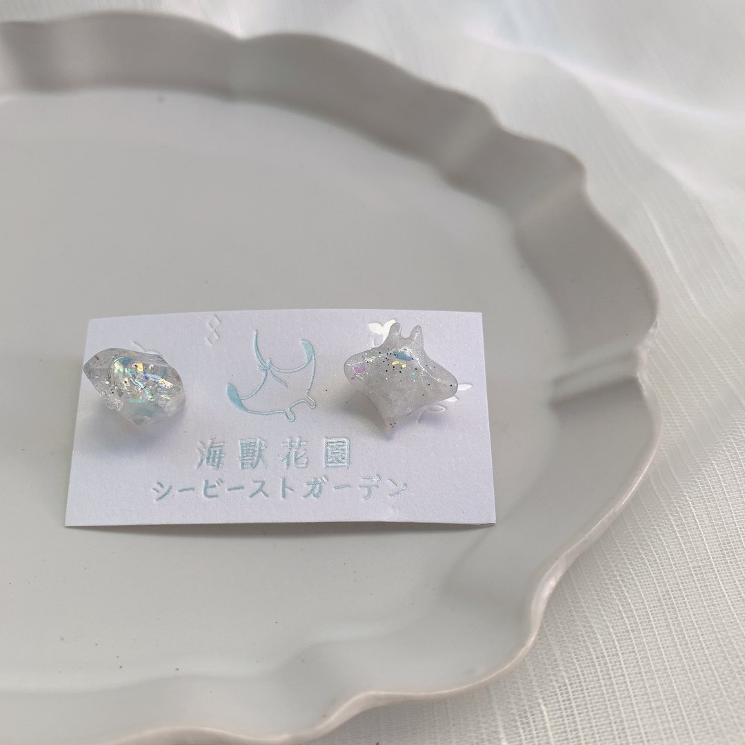 【小耳钉系列】星光矿石 不对称耳环 耳针/耳夹 - 耳环/耳夹 - 树脂 白色