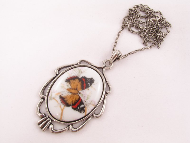 蝶恋花瓷雕项链 焦糖白 椭圆坠饰 颈链 饰品 - 项链 - 瓷 咖啡色