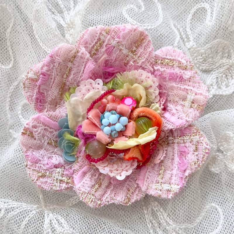 梦幻花朵胸针  No.62  手作饰品　独一无二 - 胸针 - 棉．麻 