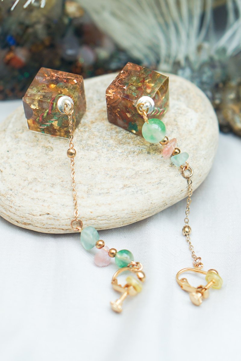 糖冬晶菱—四时晶菱灵摆耳环 - 耳环/耳夹 - 树脂 多色