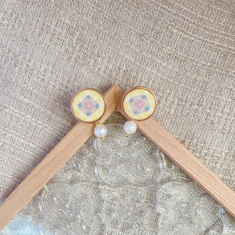 花砖系列-月圆花开手绘花砖耳环 手工耳饰品 - 耳环/耳夹 - 其他金属 多色