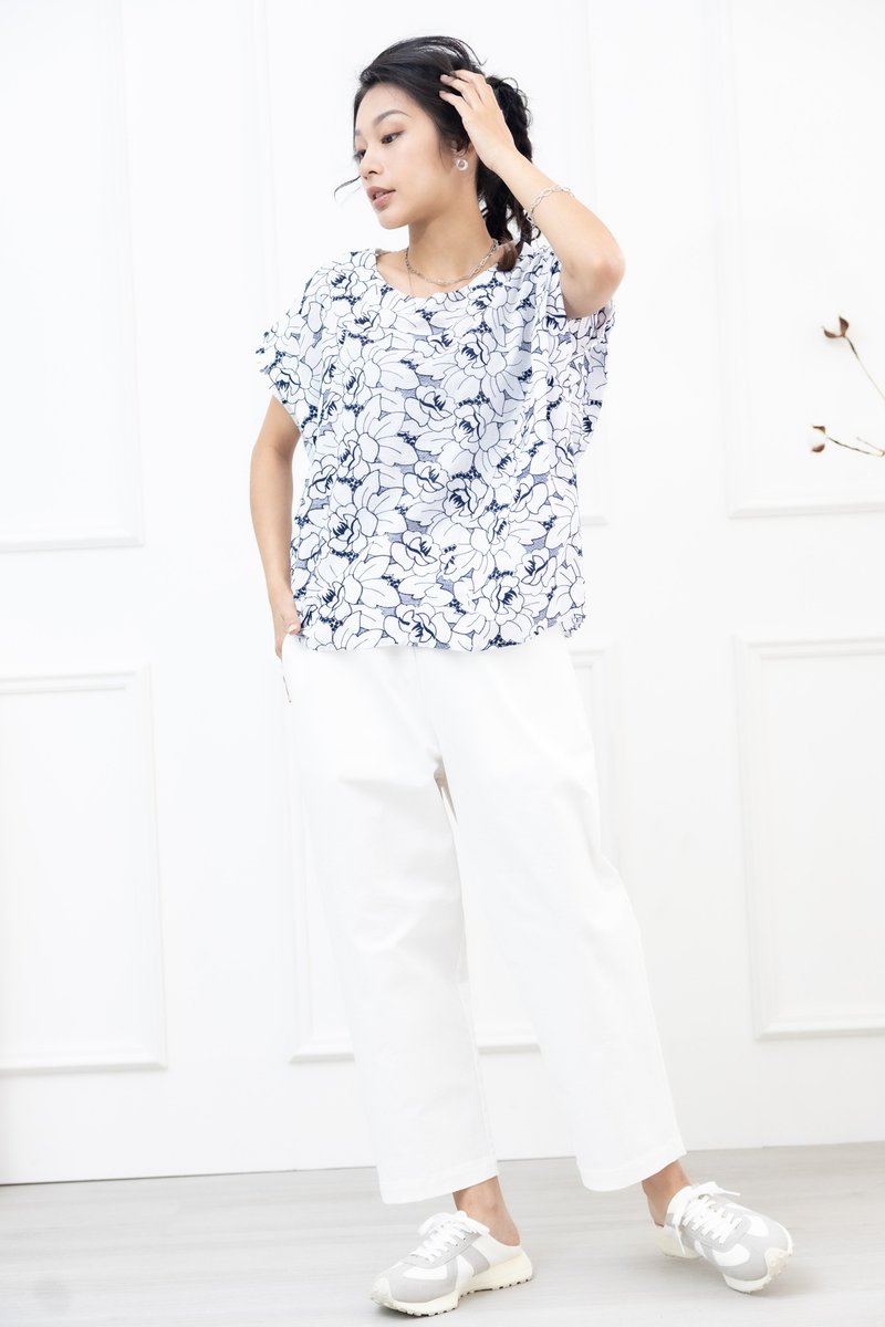 蓝色绣花短袖上衣 白底 - 女装 T 恤 - 其他材质 白色