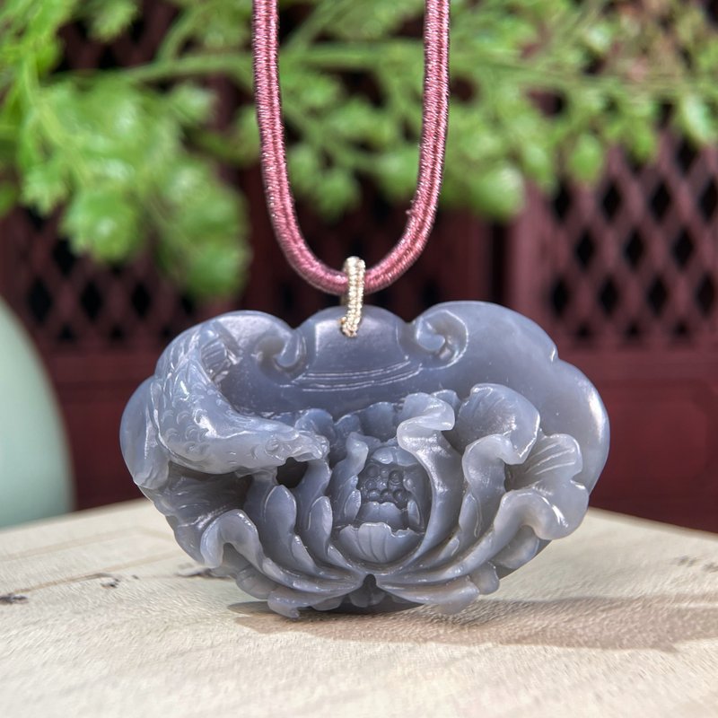 和田玉烟灰平安如意锁吊坠 手工巧雕喜气富贵玉坠项链 悠然自得 - 项链 - 玉石 灰色