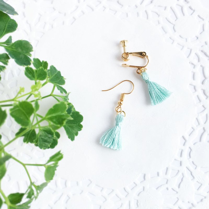 手工制作 迷你 小流苏 耳环 耳夹 耳钩 淡金色系列-浅蓝 限量 - 耳环/耳夹 - 绣线 蓝色