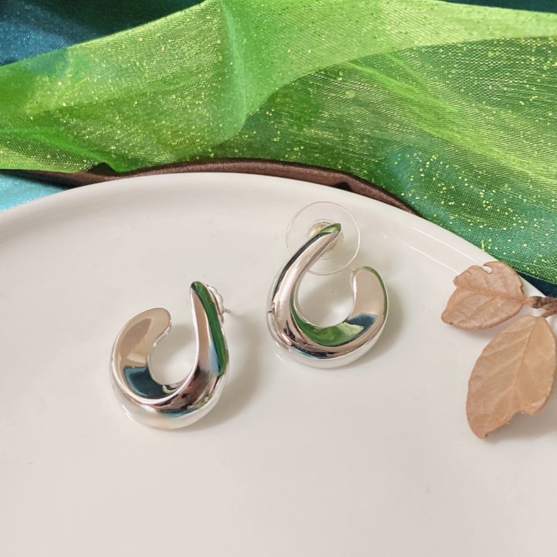 【西洋古董饰品】Avon 优雅银旋转曲面 弧面转折 唯美 耳环 耳针 - 耳环/耳夹 - 贵金属 银色