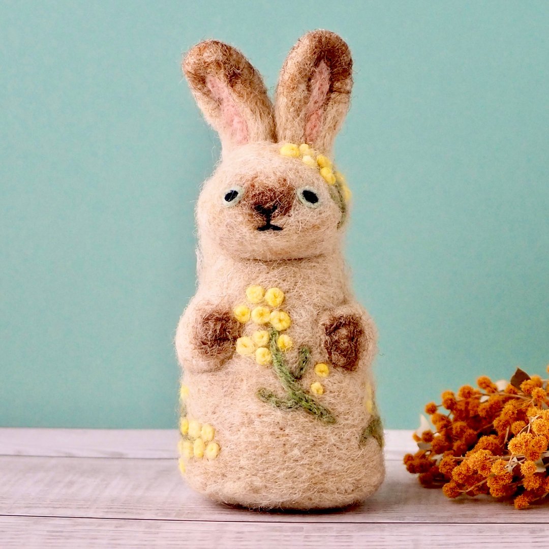 Figurine of the arrival of spring Mimosa and Rabbit Made-to-order - 摆饰 - 羊毛 卡其色