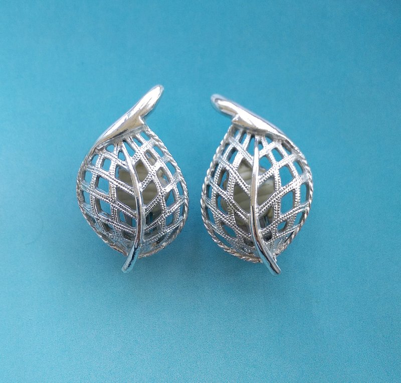 Vintage Jewelry 西洋古董饰品 SARAH COV Modern Leaf 夹式耳环 - 耳环/耳夹 - 其他材质 金色