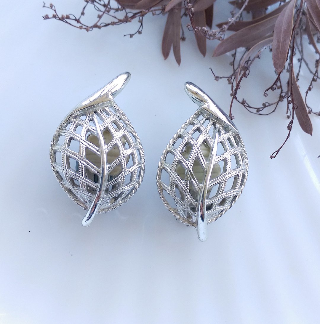 Vintage Jewelry 西洋古董饰品 SARAH COV Modern Leaf 夹式耳环 - 耳环/耳夹 - 其他材质 金色